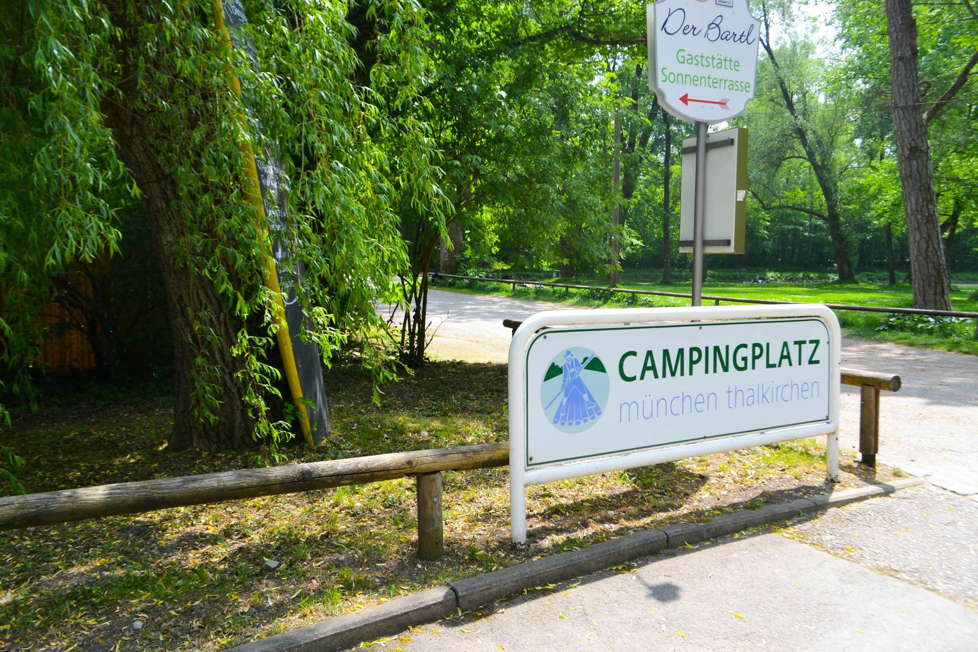 Hotel Munich Oktoberfest Glamping Esterno foto